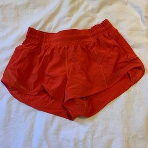 Lululemon Hotty Hot short 2.5”